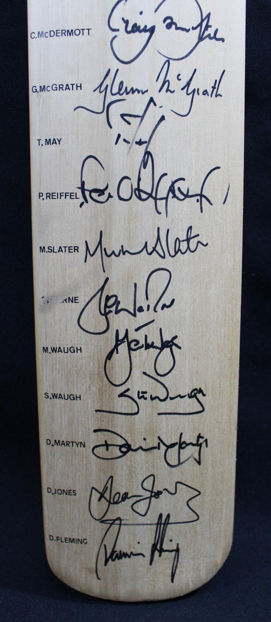 1993 Team Signed Australia Bat Incl Warne, Waugh, Border, Taylor