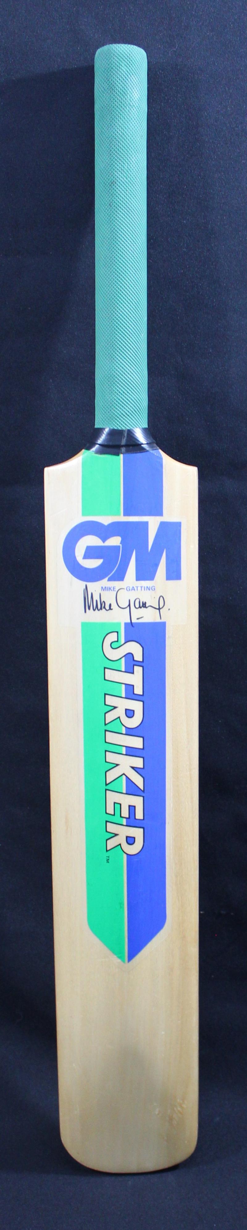 Load image into Gallery viewer, 1993 Team Signed Australia Bat Incl Warne, Waugh, Border, Taylor

