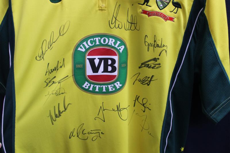 Load image into Gallery viewer, 2015 Australia ODI Team Signed Shirt
