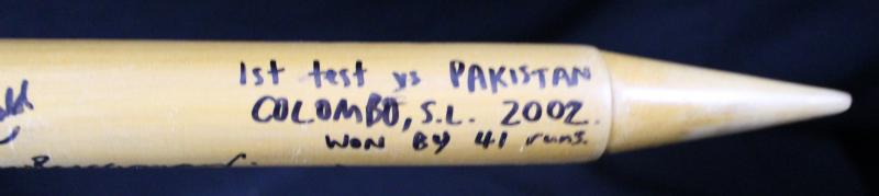 Load image into Gallery viewer, Jason Gillespie's Test Stump 2002 Signed by 16 Incl. Warne, Ponting, Waugh
