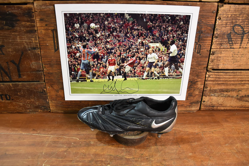 Load image into Gallery viewer, Andy Cole Manchester United Match-Worn Boot
