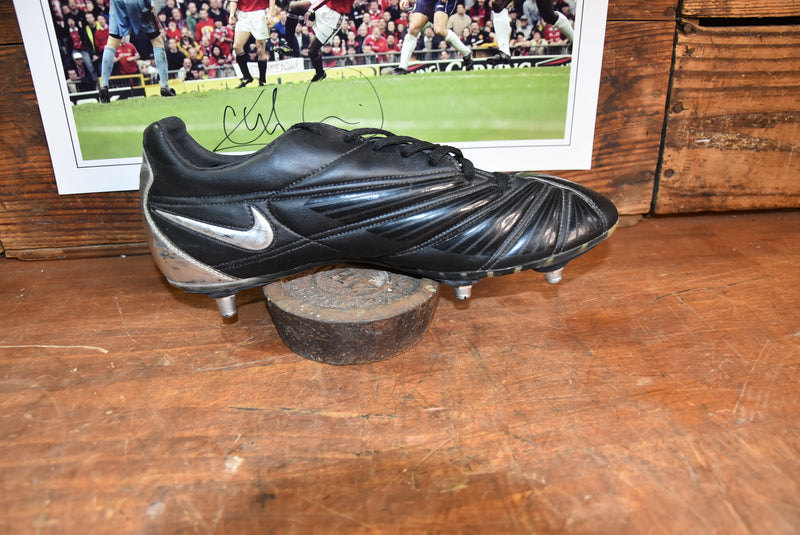 Load image into Gallery viewer, Andy Cole Manchester United Match-Worn Boot

