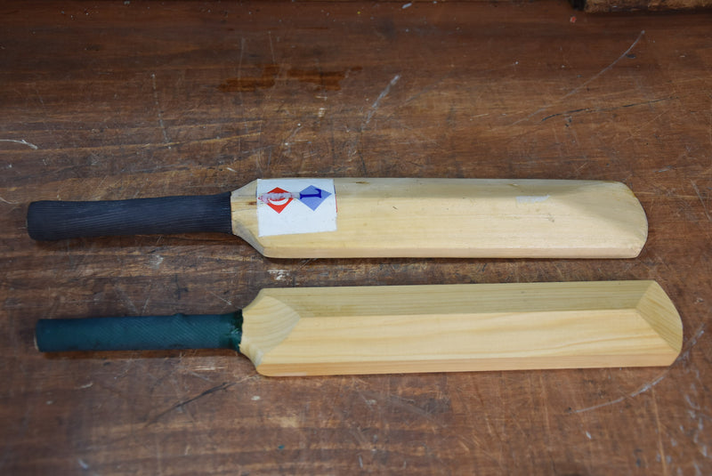 Load image into Gallery viewer, Shane Warne Personally Signed Mini Bats x 2
