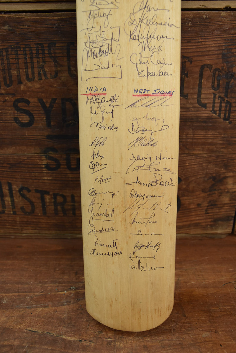 Load image into Gallery viewer, 1992 World Cup Cricket Bat Personally Signed by All 9 Teams
