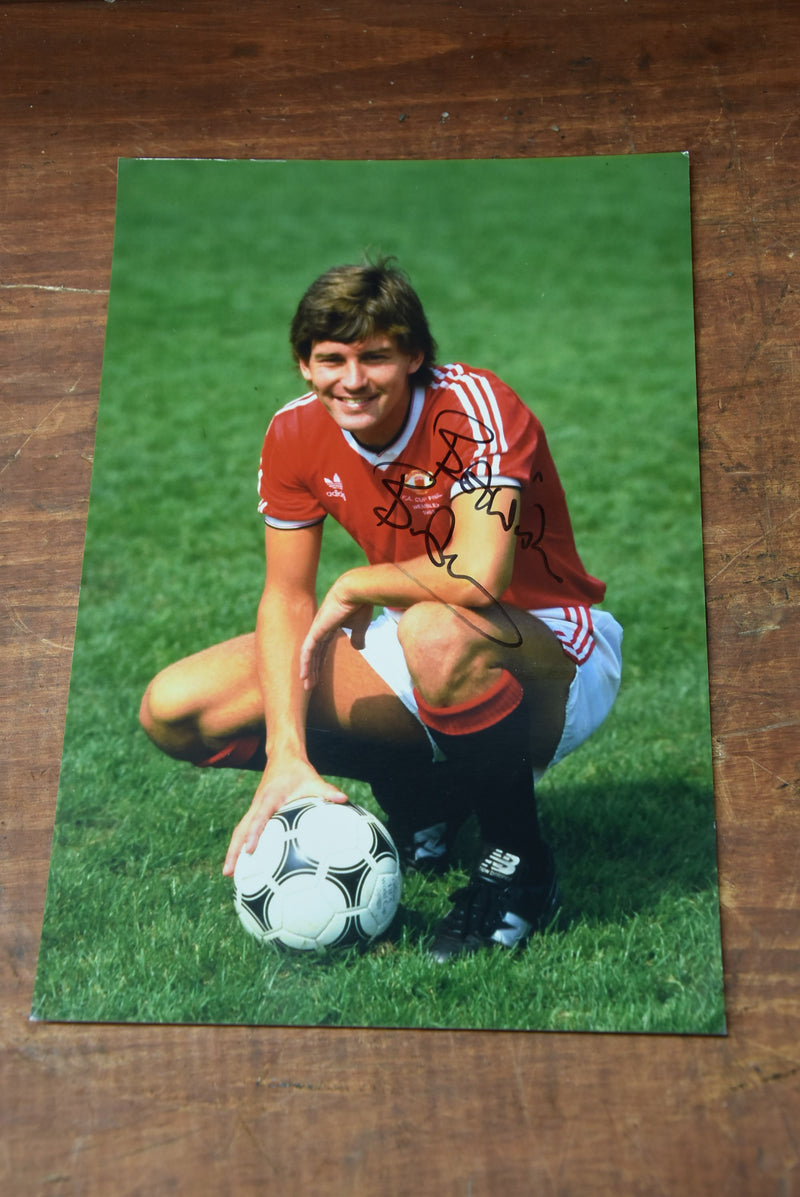 Load image into Gallery viewer, Manchester United Old Trafford Street Sign Personally Signed by Bryan Robson
