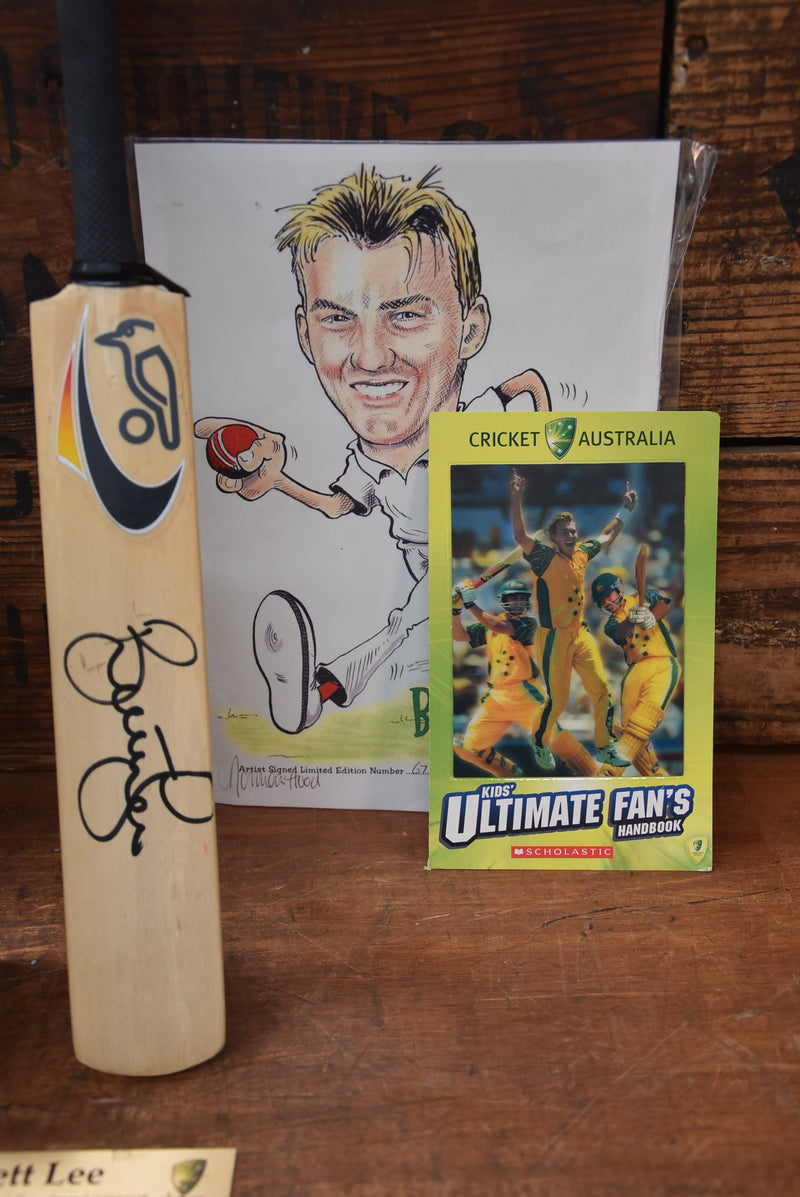 Load image into Gallery viewer, Brett Lee Collection Inc. Figurine &amp; Personally Signed Mini Bat &amp; Ball

