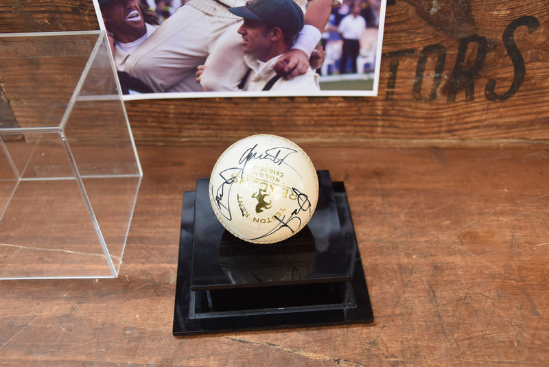 Load image into Gallery viewer, Shane Warne, Mike Gatting, Sir Ian Botham, Hussain, Vaughan &amp; Lara Signed Ball
