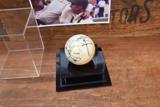 Shane Warne, Mike Gatting, Sir Ian Botham, Hussain, Vaughan & Lara Signed Ball