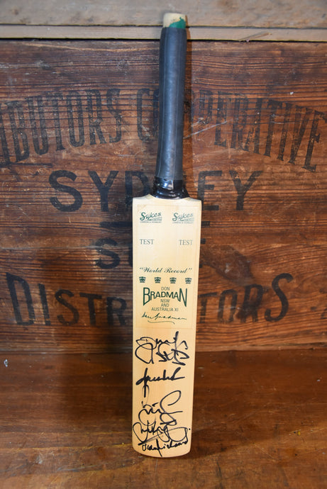 Mini Bat - Personally Signed by Shane Warne, Ponting, Gilchrist, McGrath, Lee....