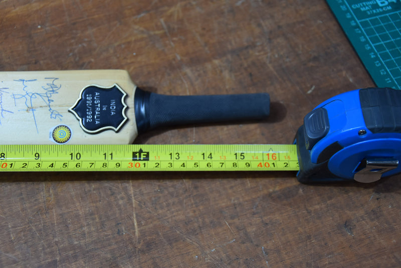 Load image into Gallery viewer, India in Australia 1991/1992 Team Signed Mini Bat
