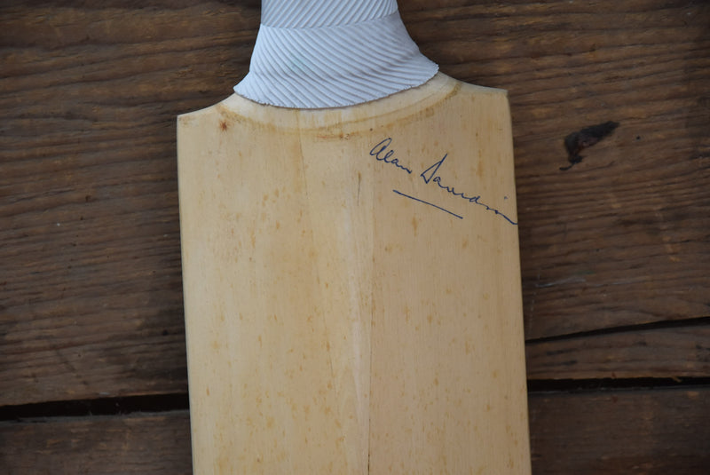 Load image into Gallery viewer, 1998-99 Team Signed Bat by Australia, England and Sri Lanka, from Unique Memorabilia. 
