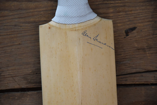 1998-99 Team Signed Bat by Australia, England and Sri Lanka, from Unique Memorabilia. 