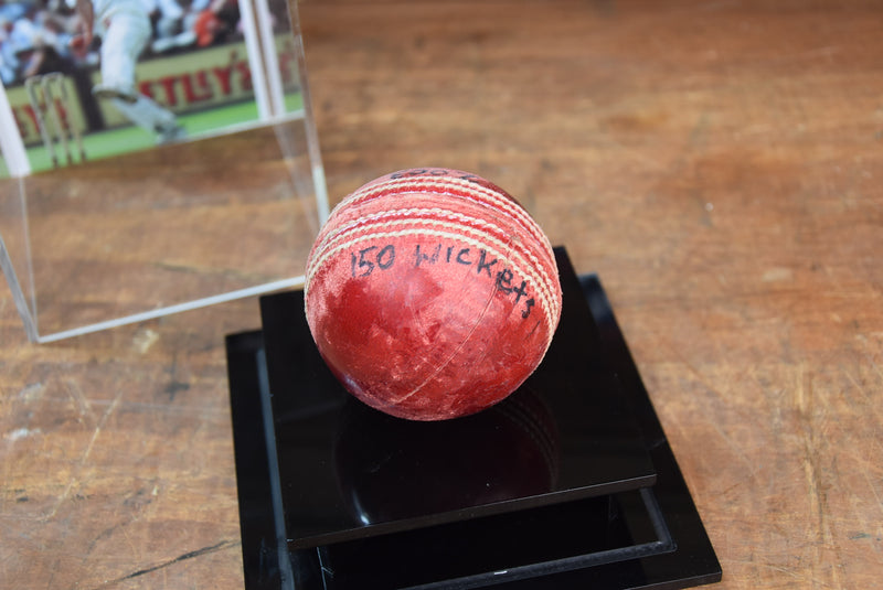 Load image into Gallery viewer, Jason Gillespie &quot;5 Wickets in an Innings&quot; Test Ball, 5/39 v WI
