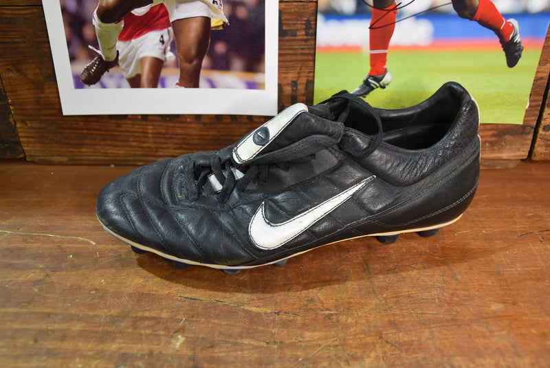 Load image into Gallery viewer, Sol Campbell Match Worn Boot, Arsenal FC, 2001-2002 EPL Winners
