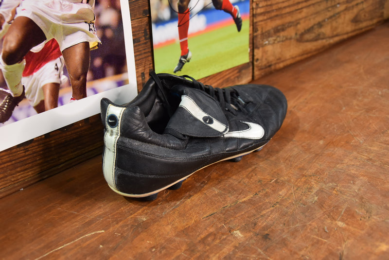 Load image into Gallery viewer, Sol Campbell Match Worn Boot, Arsenal FC, 2001-2002 EPL Winners
