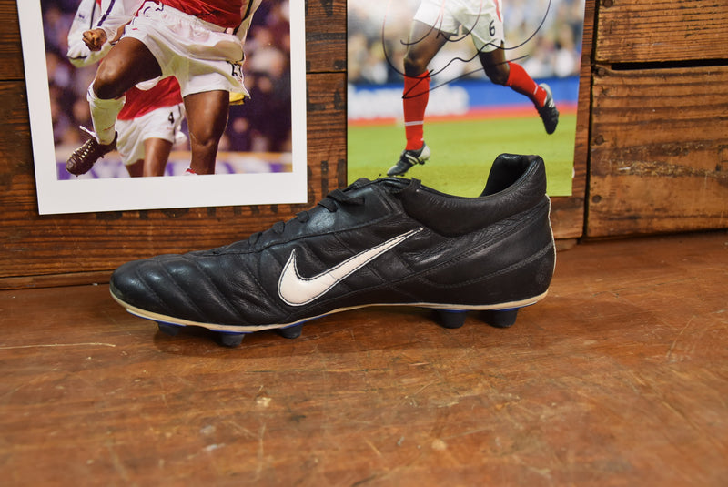 Load image into Gallery viewer, Sol Campbell Match Worn Boot, Arsenal FC, 2001-2002 EPL Winners
