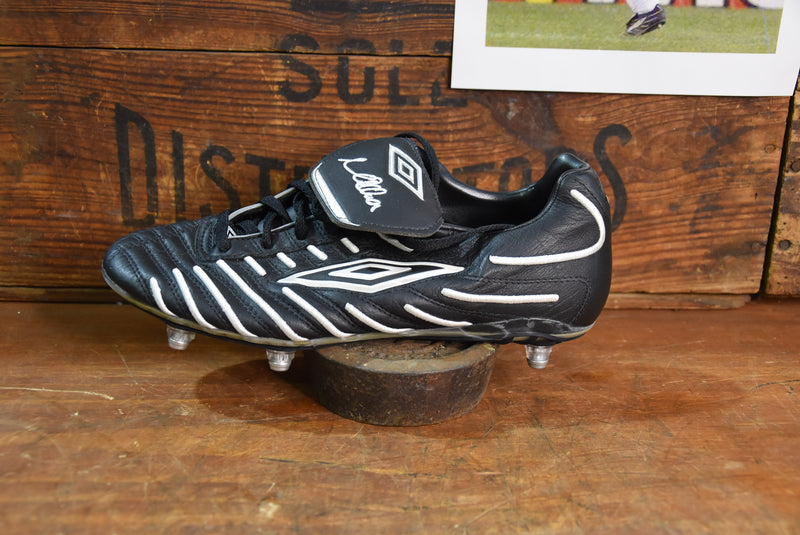 Load image into Gallery viewer, Michael Owen, Liverpool FC &amp; England, Goal-Scoring Boot, Euro 2000
