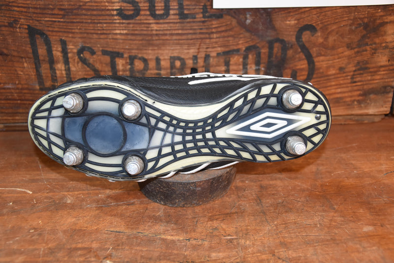 Load image into Gallery viewer, Michael Owen, Liverpool FC &amp; England, Goal-Scoring Boot, Euro 2000
