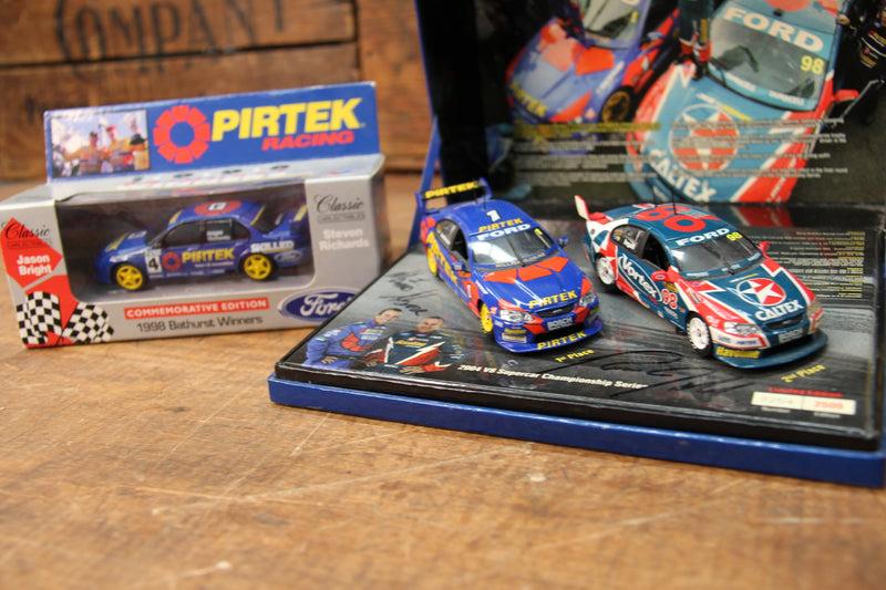 Load image into Gallery viewer, Ambrose &amp; Ingall Personally Signed Ford Display + 2 models in boxes
