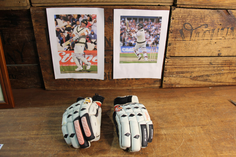 Load image into Gallery viewer, Shane Warne 2005 Ashes Test-Worn Batting Gloves
