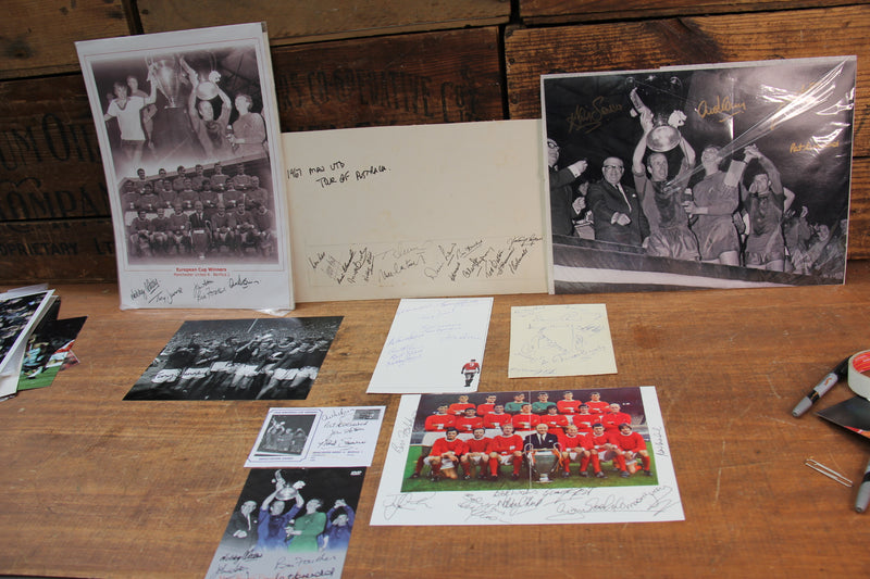 Load image into Gallery viewer, Manchester United Autographs - The Finest Collection in the World.
