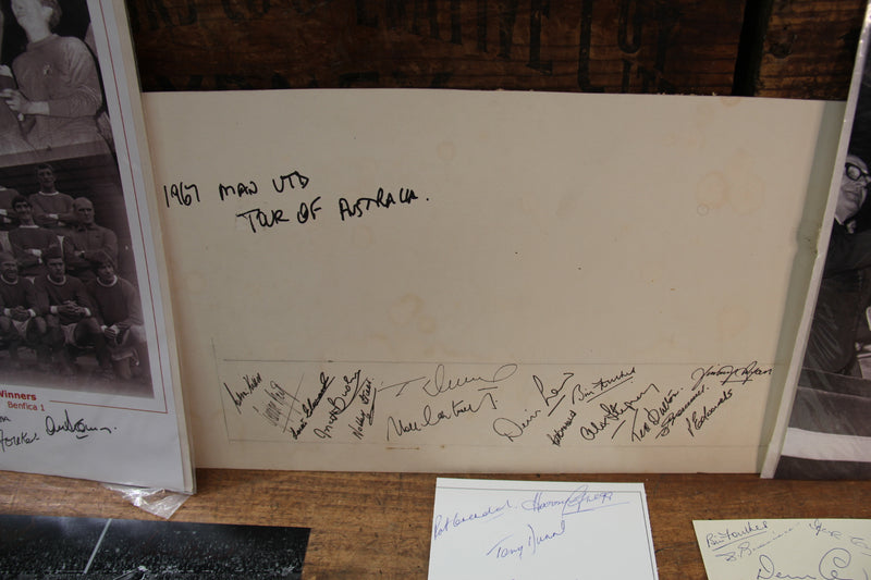 Load image into Gallery viewer, Manchester United Autographs - The Finest Collection in the World.
