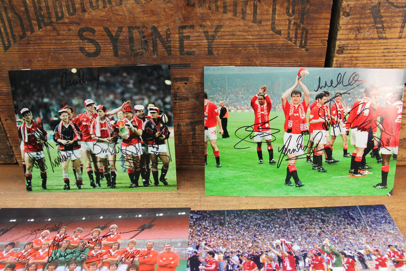 Load image into Gallery viewer, Manchester United Autographs - The Finest Collection in the World.
