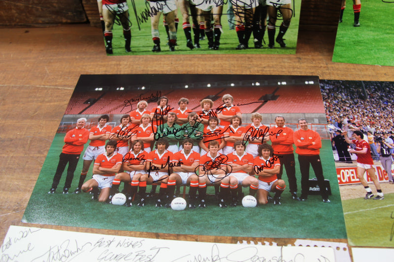 Load image into Gallery viewer, Manchester United Autographs - The Finest Collection in the World.
