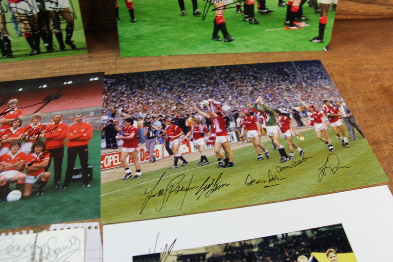 Load image into Gallery viewer, Manchester United Autographs - The Finest Collection in the World.
