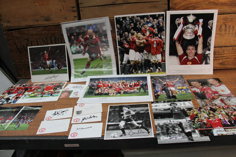 Load image into Gallery viewer, Manchester United Autographs - The Finest Collection in the World.
