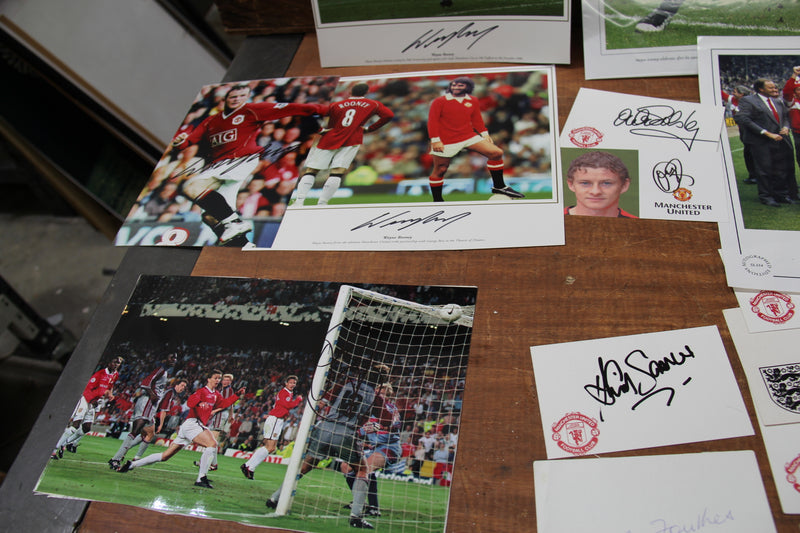 Load image into Gallery viewer, Manchester United Autographs - The Finest Collection in the World.
