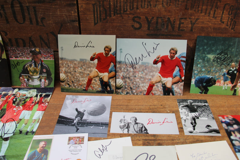 Load image into Gallery viewer, Manchester United Autographs - The Finest Collection in the World.
