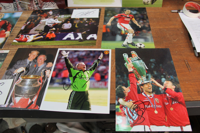 Load image into Gallery viewer, Manchester United Autographs - The Finest Collection in the World.
