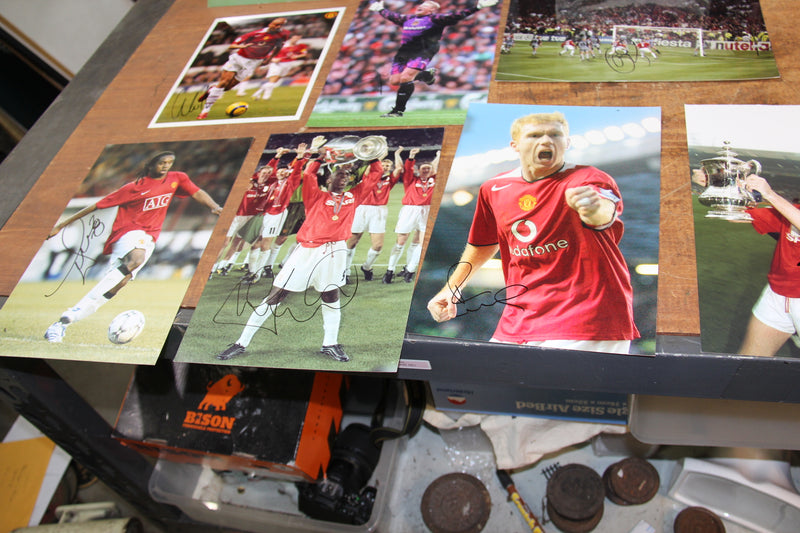 Load image into Gallery viewer, Manchester United Autographs - The Finest Collection in the World.
