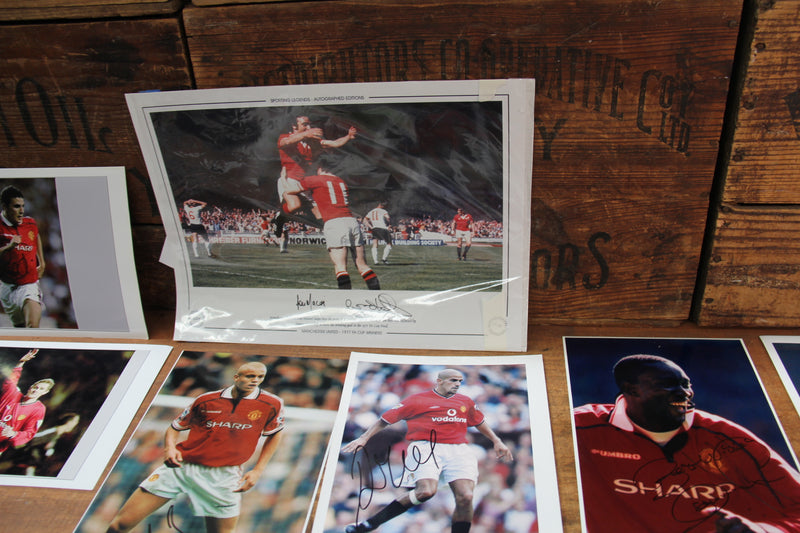 Load image into Gallery viewer, Manchester United Autographs - The Finest Collection in the World.

