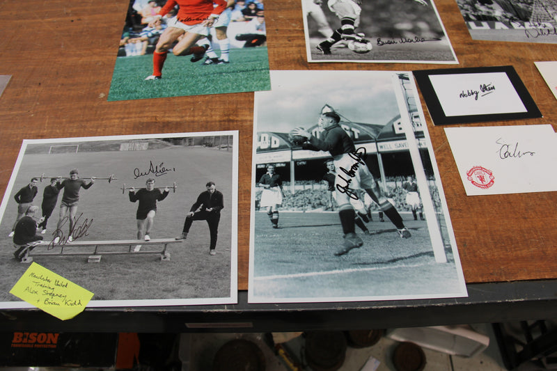Load image into Gallery viewer, Manchester United Autographs - The Finest Collection in the World.
